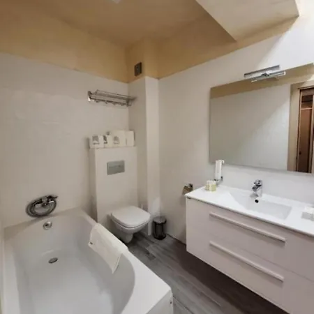 White Tower 502 * مامايا